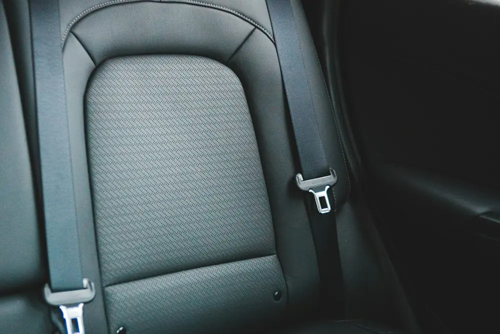 Car seat with a fabric centre and a seatbelt