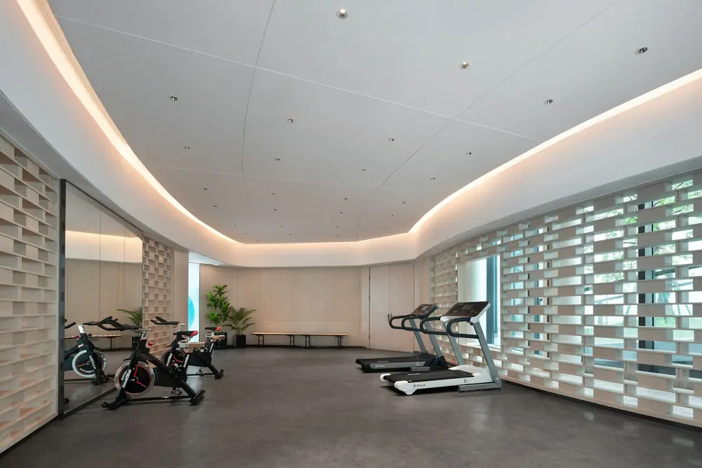 Gym floor with treadmills and exercise bikes
